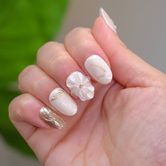 tipsy | Handmade Press On Nails | Squoval Short | Ivory Luxe | Off-White - Picture 6 of 14